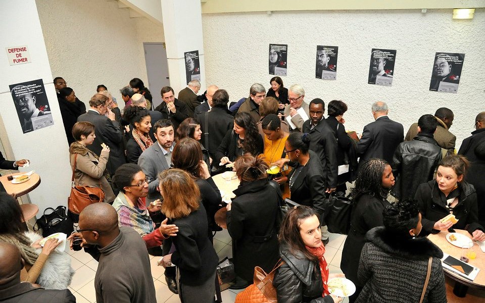 526392_416939431722487_1777931454_n