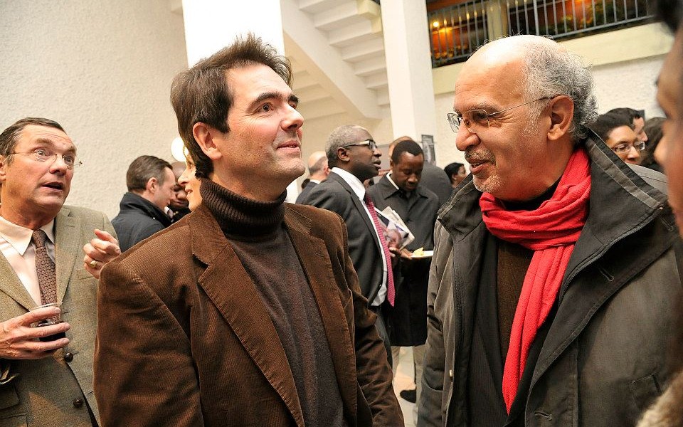 531795_416939645055799_505343985_n