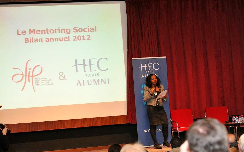 563556_416942368388860_2140004883_n