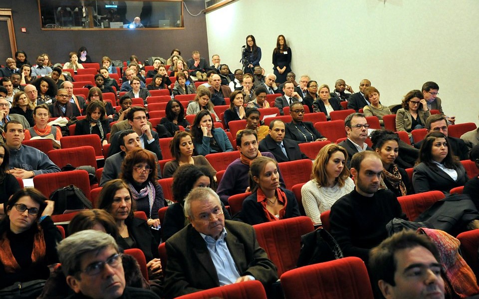 600577_416956281720802_1582393773_n